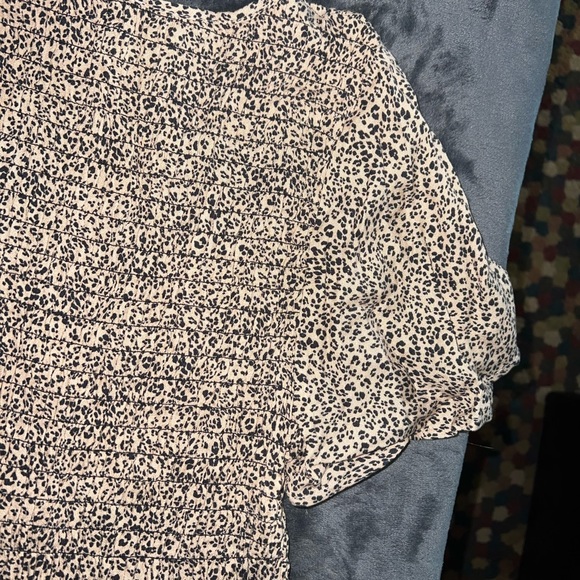 Urban Romantics Leopard Print Short Sleeve Blouse Size Medium - Picture 6 of 11